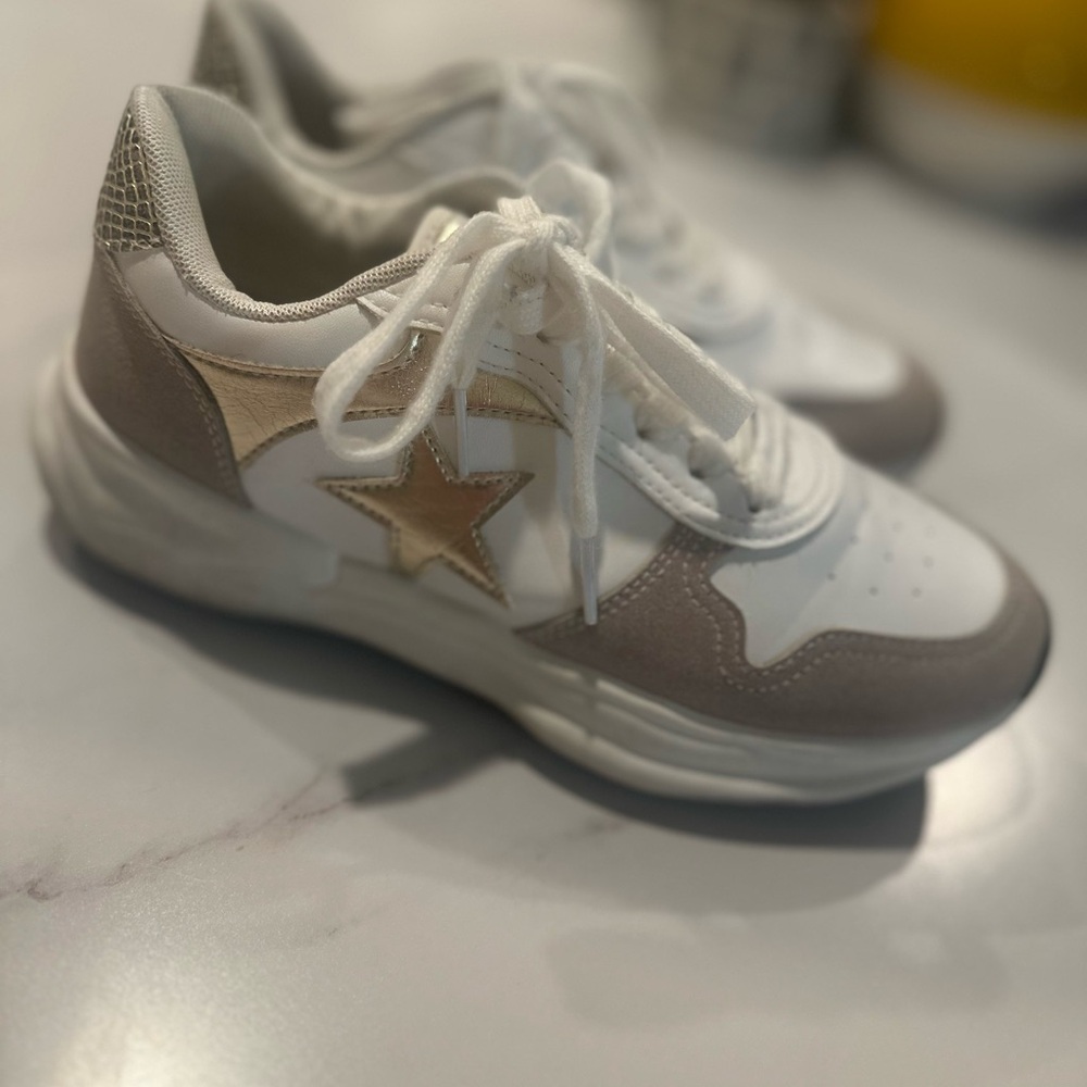 White and Gold Star Vintage Havanas